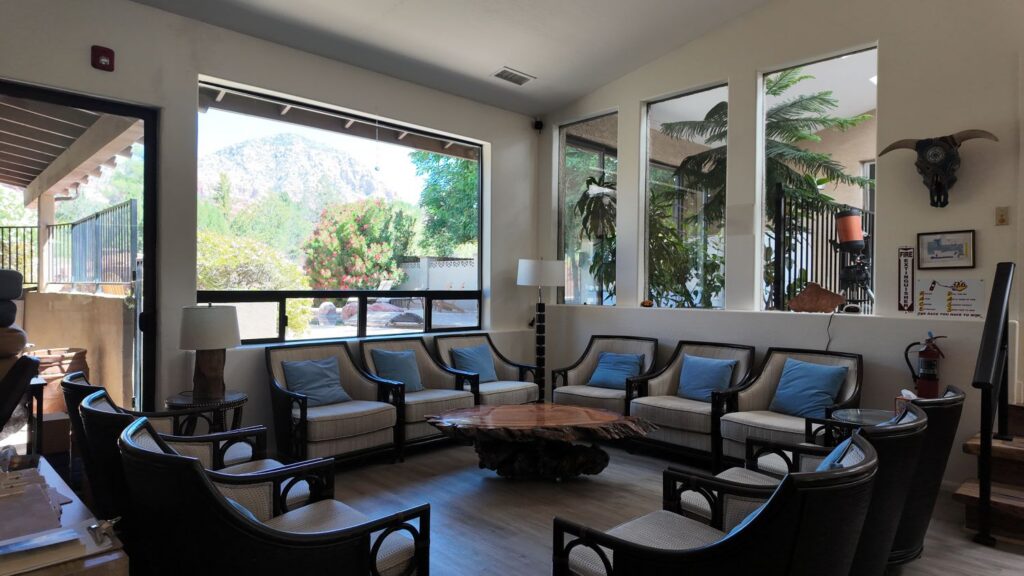 Lounge with windows facing the Sedona red rocks